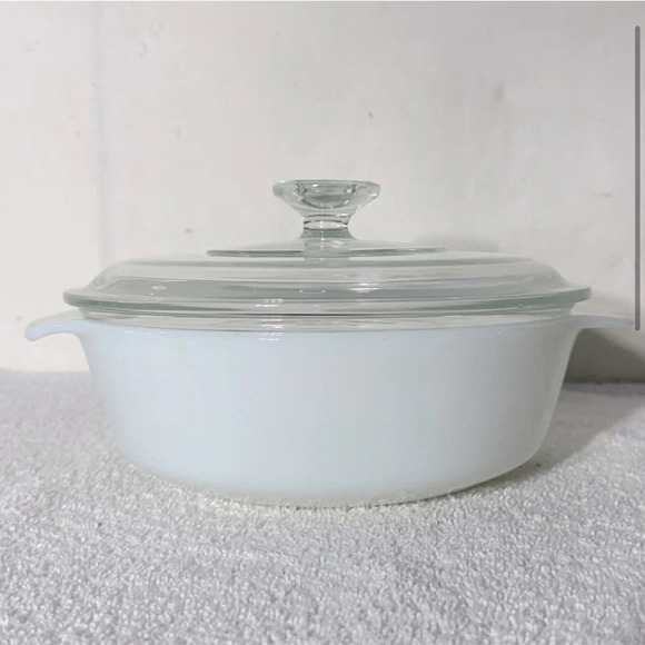 Vintage Milk Glass Green Daisy Flower Round Casserole Dish W Lid - Picture 3 of 14